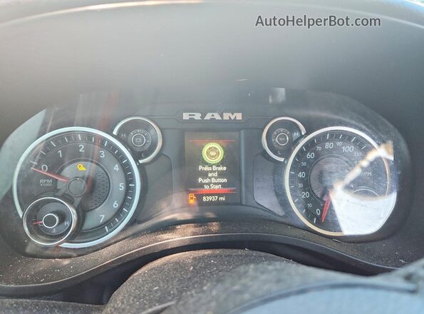 1C6SRFFT5KN575579 2019 RAM 1500 White Սարքավորումների վահանակի տեսք