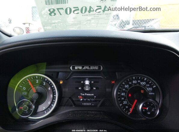 1C6SRFFT6MN694809 2021 RAM 1500 Красный Вид задних сидений