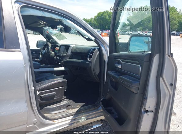 1C6SRFFTXKN538060 2019 RAM 1500 Silver Vista interior delantera