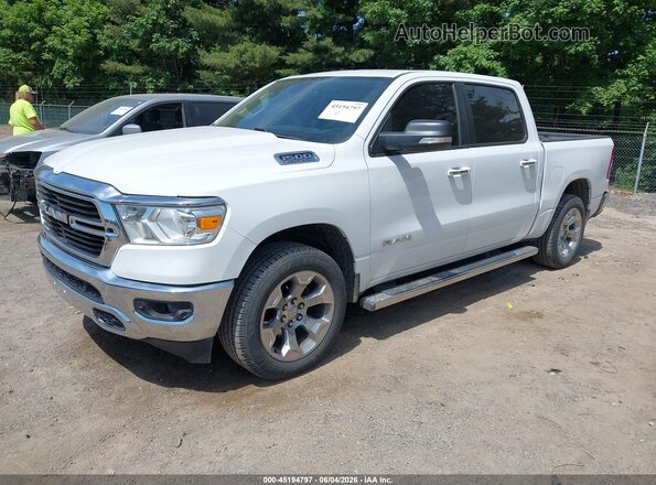1C6SRFFTXLN131924 2020 RAM 1500 White წინა მარცხენა ხედი სამი მეოთხედიდან