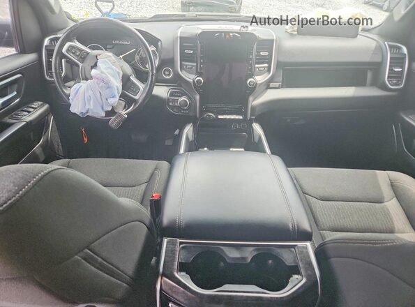 1C6SRFFTXLN328365 2020 RAM 1500 Black Widok deski rozdzielczej