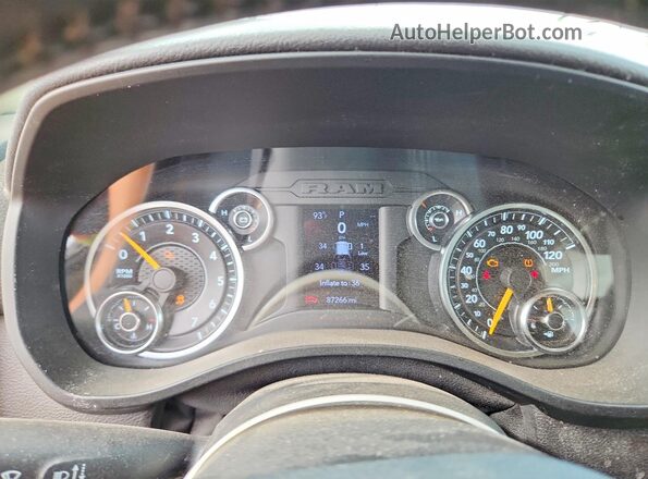 1C6SRFFTXLN366064 2020 RAM 1500 Black Vista del cuadro de instrumentos