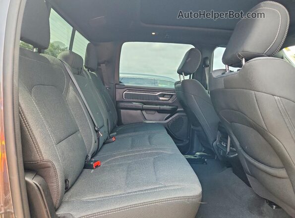 1C6SRFFTXMN708081 2021 RAM 1500 Charcoal Vista de los asientos traseros