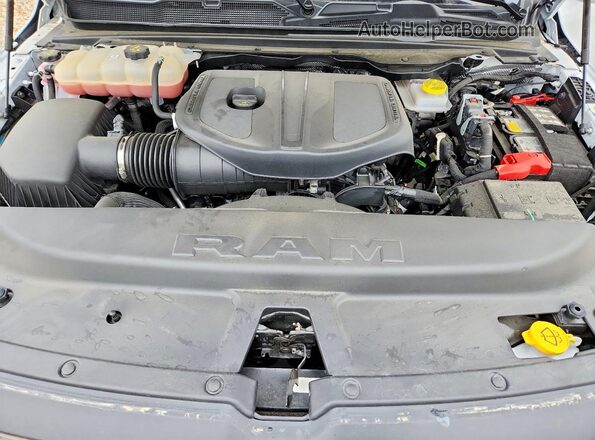 1C6SRFGP1SN679357 2025 RAM 1500 White Вид задньої частини салону