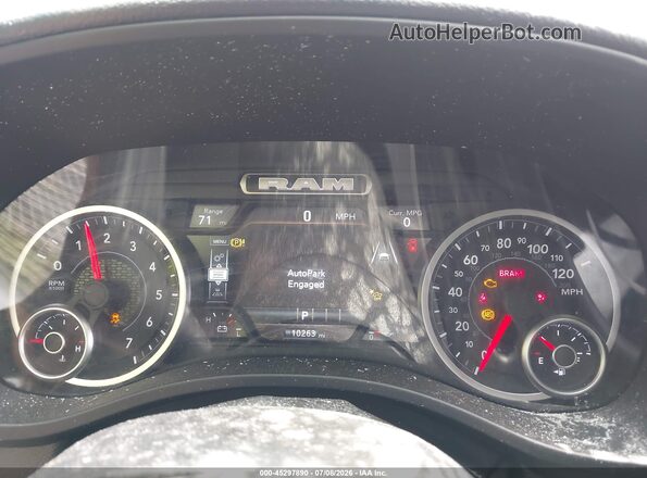 1C6SRFGP9TN223317 2026 RAM 1500 Gray უკანა სავარძლების ხედი