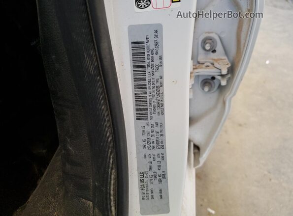 1C6SRFGT7LN236936 2020 RAM 1500 White Widok komory silnika