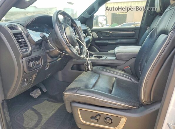 1C6SRFHT2KN682733 2019 RAM 1500 White Front interior view
