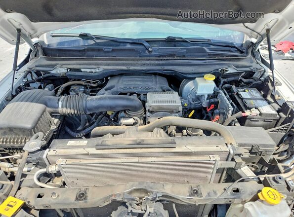 1C6SRFHT2LN112068 2020 RAM 1500 White უკანა სალონის ხედი