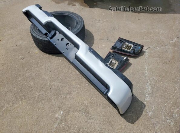 1C6SRFHT2LN357078 2020 RAM 1500 White ძრავის განყოფილების ხედი