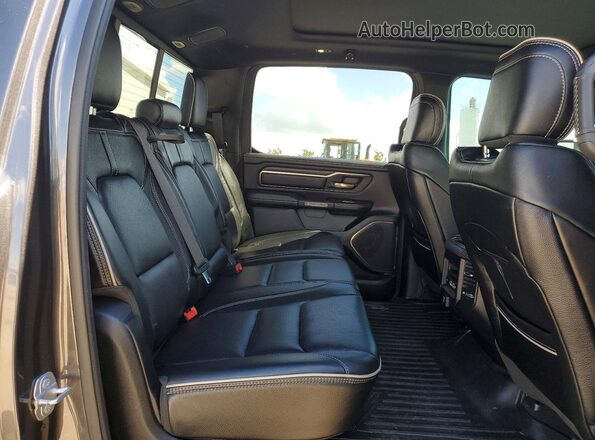 1C6SRFHT4KN703713 2019 RAM 1500 Gray Widok tylnych siedzeń