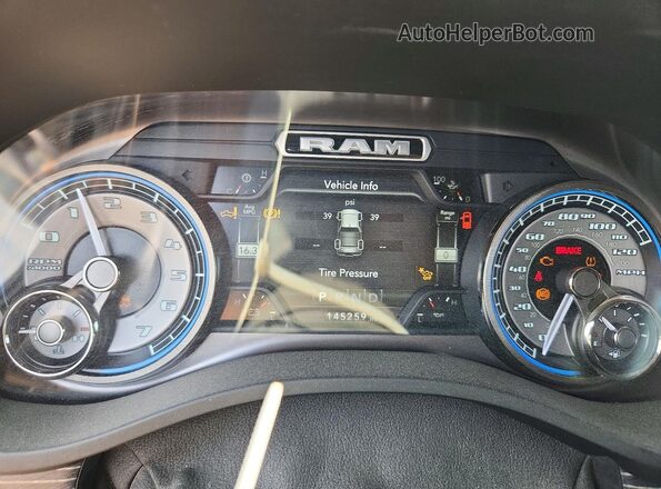 1C6SRFHT7MN500222 2021 RAM 1500 Black ხელსაწყოთა პანელის ხედი