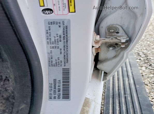 1C6SRFJM4MN830936 2021 RAM 1500 White Vista del compartimento del motor