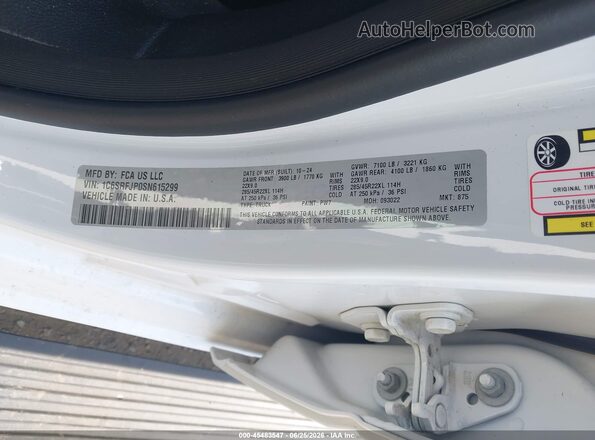 1C6SRFJP0SN615299 2025 RAM 1500 White ძრავის განყოფილების ხედი