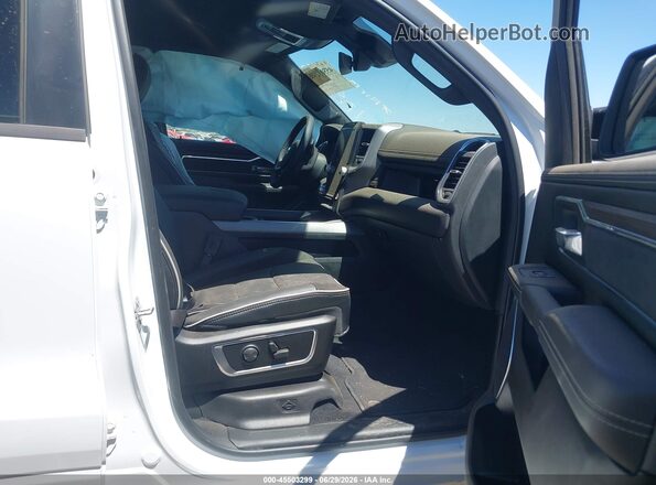 1C6SRFJP5TN249079 2026 RAM 1500 White Vista interior delantera