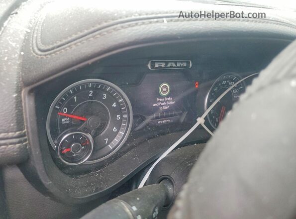 1C6SRFJT2MN509775 2021 RAM 1500 Burgundy Widok zestawu wskaźników