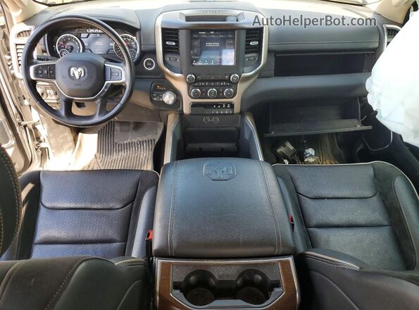 1C6SRFJT2MN735718 2021 RAM 1500 Silver Widok deski rozdzielczej