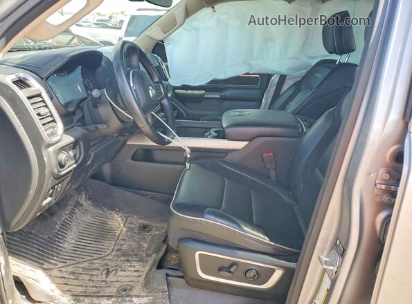 1C6SRFJT2MN735718 2021 RAM 1500 Silver Widok wnętrza z przodu