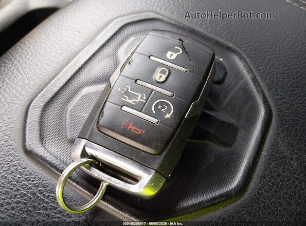 1C6SRFJT5PN524615 2023 RAM 1500 Красный Вид панели приборов