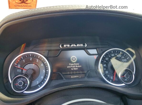 1C6SRFJTXNN138883 2022 RAM 1500 White Instrument cluster view