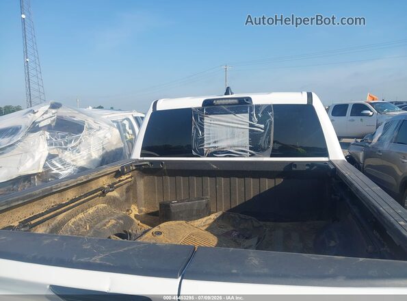 1C6SRFLP2TN208518 2026 RAM 1500 White ხელსაწყოთა პანელის ხედი