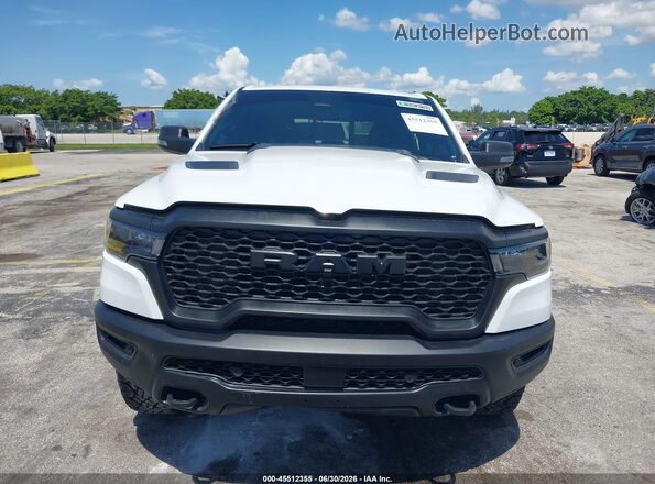 1C6SRFLP3TN264970 2026 RAM 1500 White Vista interior trasera