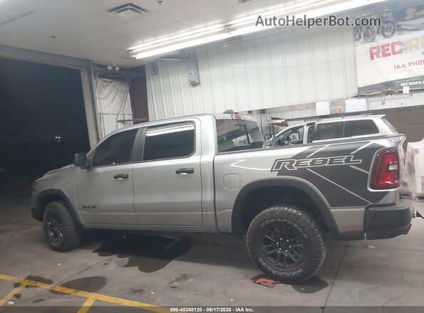 1C6SRFLP6SN711290 2025 RAM 1500 Silver Вид задньої частини салону