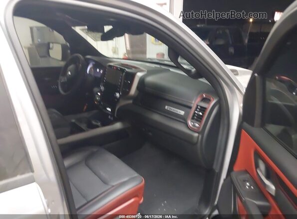 1C6SRFLP6SN711290 2025 RAM 1500 Silver Вид салону спереду