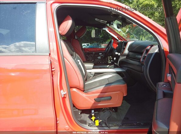1C6SRFLP8SN584476 2025 RAM 1500 Красный Вид салона спереди
