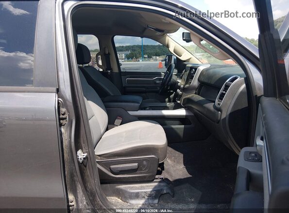1C6SRFMTXKN614623 2019 RAM 1500 Серый Вид салона спереди