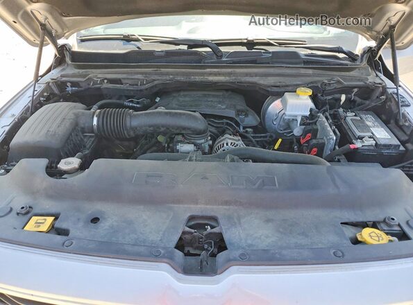 1C6SRFTT0MN707686 2021 RAM 1500 Silver Rear interior view