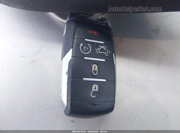 1C6SRFU90MN903131 2021 RAM 1500 Красный Вид панели приборов