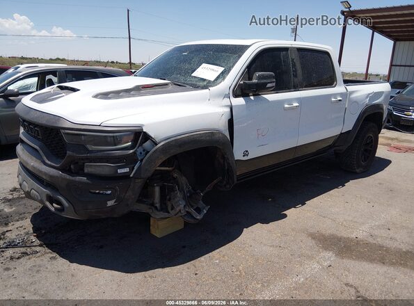 1C6SRFU95NN184654 2022 RAM 1500 Белый Передняя левая четверть