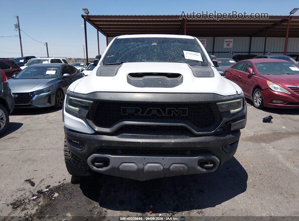 1C6SRFU95NN184654 2022 RAM 1500 Белый Вид задней части салона