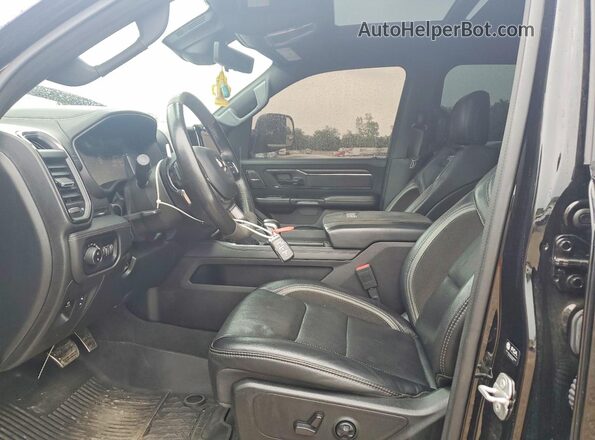1C6SRFU95PN558697 2023 RAM 1500 Black წინა სალონის ხედი