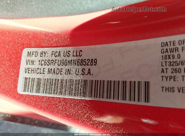 1C6SRFU96MN685289 2021 RAM 1500 Red Vista del compartimento del motor
