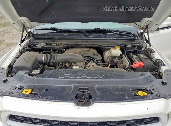 1C6SRFVT2MN516848 2021 RAM 1500 White Rear interior view