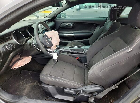 1FA6P8AM0H5277063 2017 FORD MUSTANG Серый Вид салона спереди