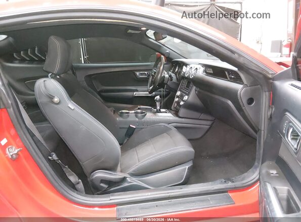 1FA6P8AM6G5215892 2016 FORD MUSTANG Красный Вид салона спереди