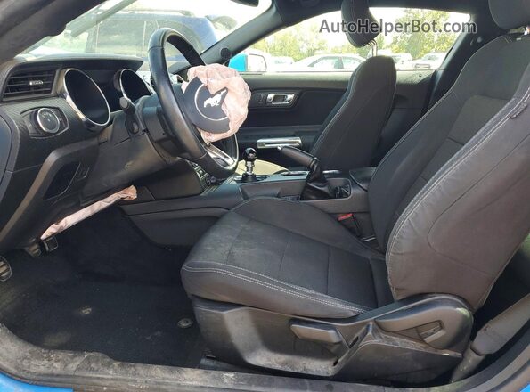 1FA6P8AM6H5259828 2017 FORD MUSTANG Синий Вид салона спереди