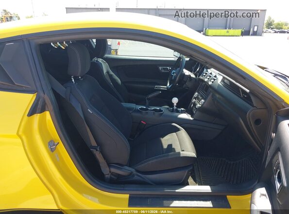 1FA6P8AM6H5299052 2017 FORD MUSTANG Yellow Vista interior delantera