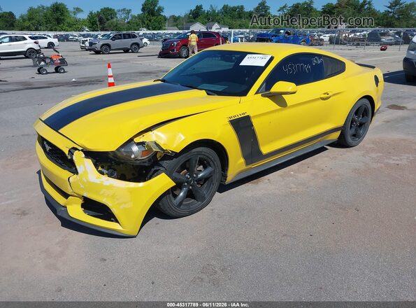 1FA6P8AM6H5299052 2017 FORD MUSTANG Yellow Vista tres cuartos delantera izquierda