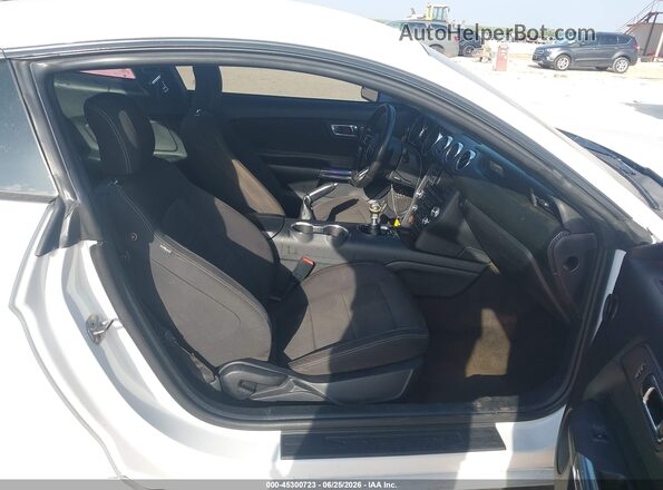 1FA6P8AM8G5206434 2016 FORD MUSTANG White Front interior view