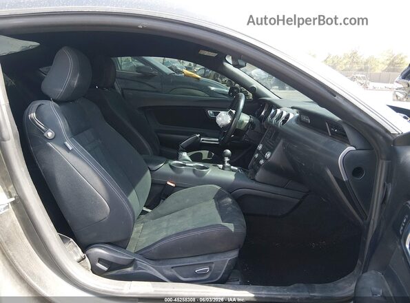 1FA6P8CF0J5114465 2018 FORD MUSTANG Серый Вид салона спереди