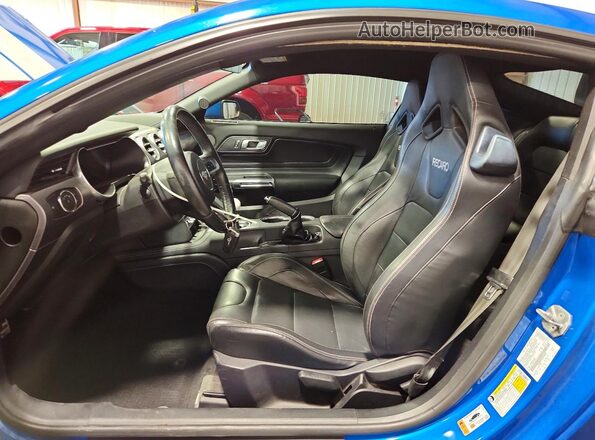 1FA6P8CF2K5204850 2019 FORD MUSTANG Blue Front interior view