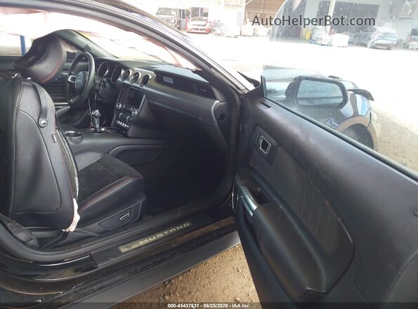 1FA6P8CF6G5206687 2016 FORD MUSTANG Черный Вид салона спереди