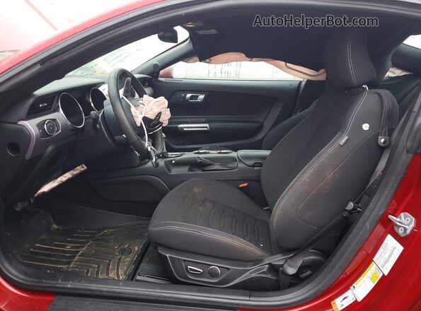 1FA6P8CF7H5271372 2017 FORD MUSTANG Red Widok wnętrza z przodu