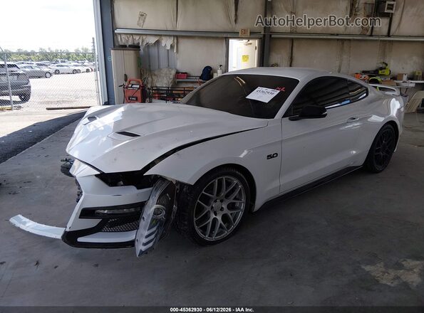 1FA6P8CF8K5118068 2019 FORD MUSTANG Белый Передняя левая четверть
