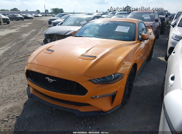1FA6P8CFXJ5113677 2018 FORD MUSTANG Оранжевый Передняя левая четверть