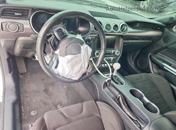 1FA6P8R04M5555765 2021 FORD MUSTANG White Widok deski rozdzielczej