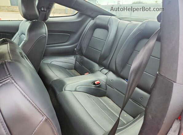 1FA6P8TH1J5167323 2018 FORD MUSTANG Red Vista de los asientos traseros
